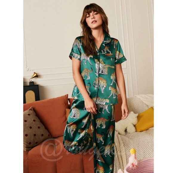Animal Print Cheetah Leopard Green Satin 2 Piece Pajama Set - Picture 6 of 8